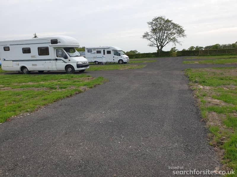Non-Electric Self Contained Motorhome and Campervan Hardstanding Pitch