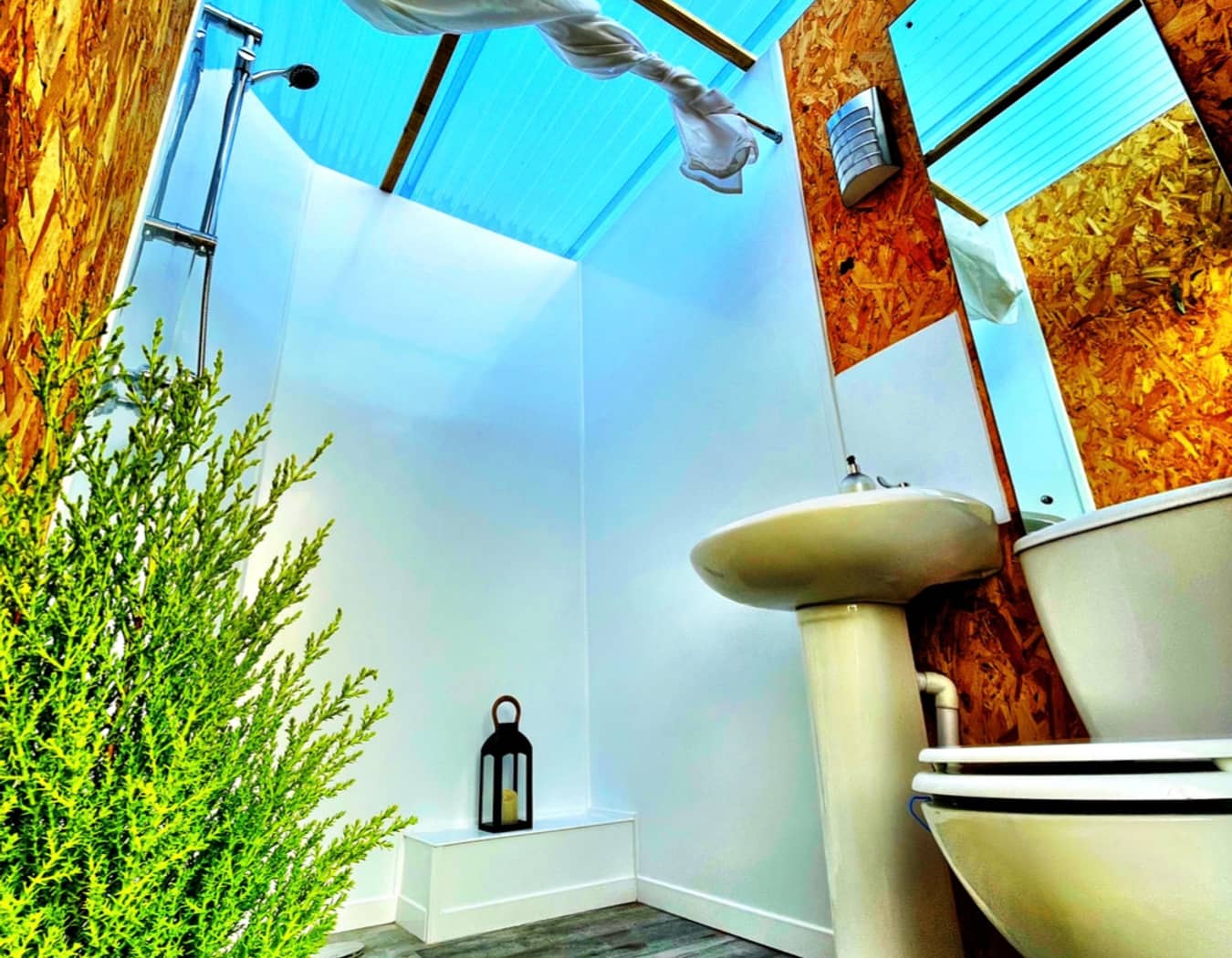 CAYO RETREAT WATERS EDGE GLAMPING & HOLIDAY SITE