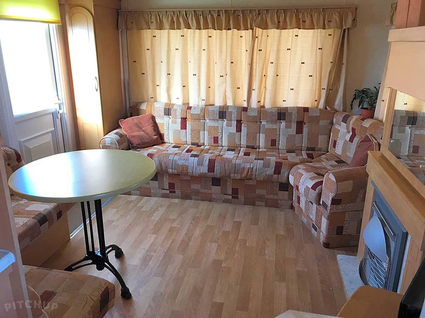 Don 2 Bedroom Static Caravan at Meadow View Campsite